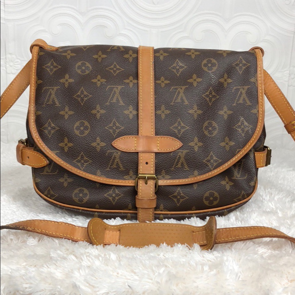 🌸OFFERS?🌸💯%Authentic Louis Vuitton Crossbody